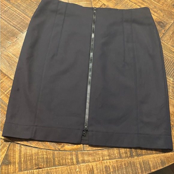 Akris Punto Navy Midi Skirt in size 12. Great condition! Front zip - Picture 4 of 16